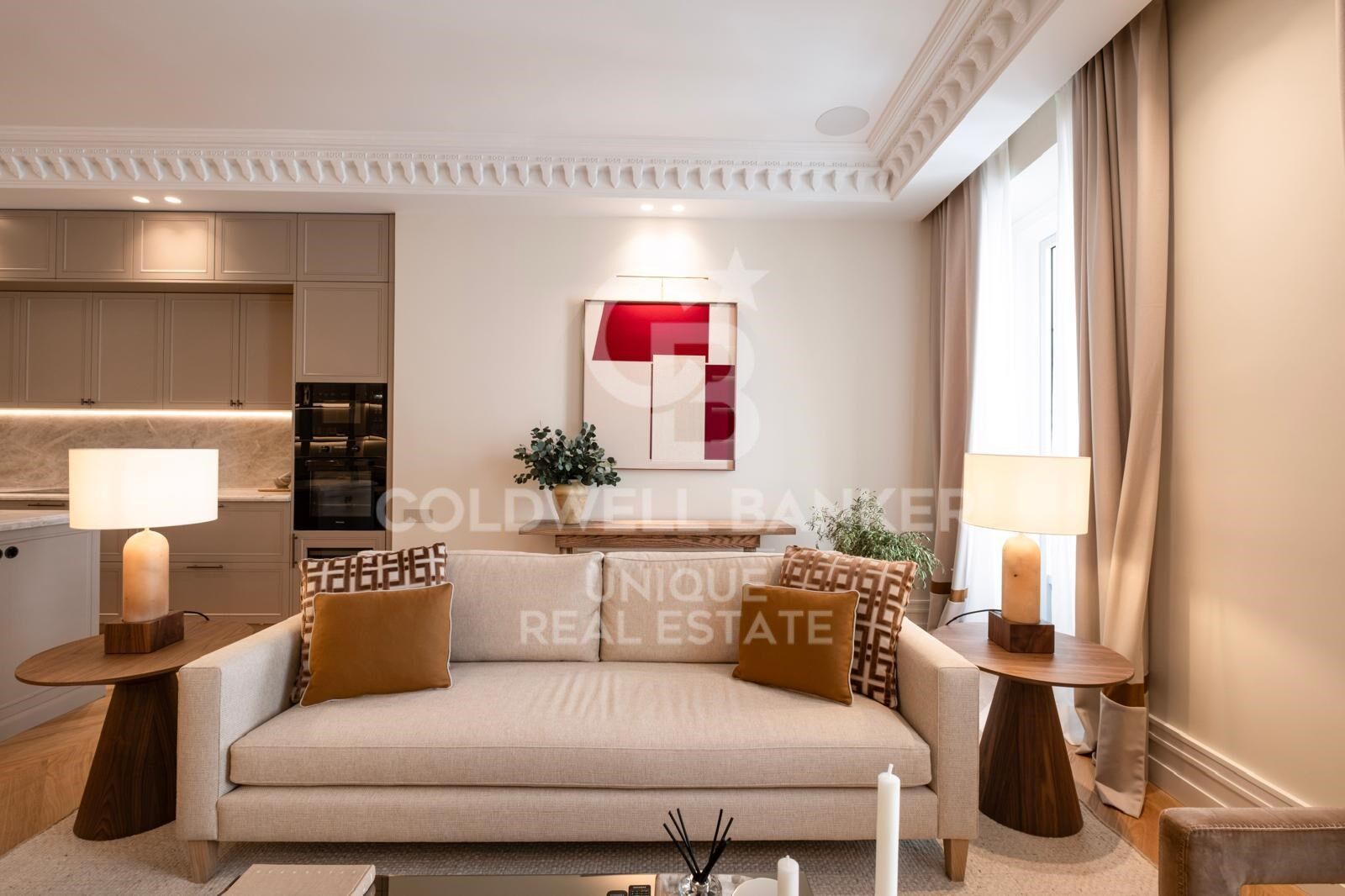 Luxury Renovated Apartment with Parking in a Classic Building in Recoletos