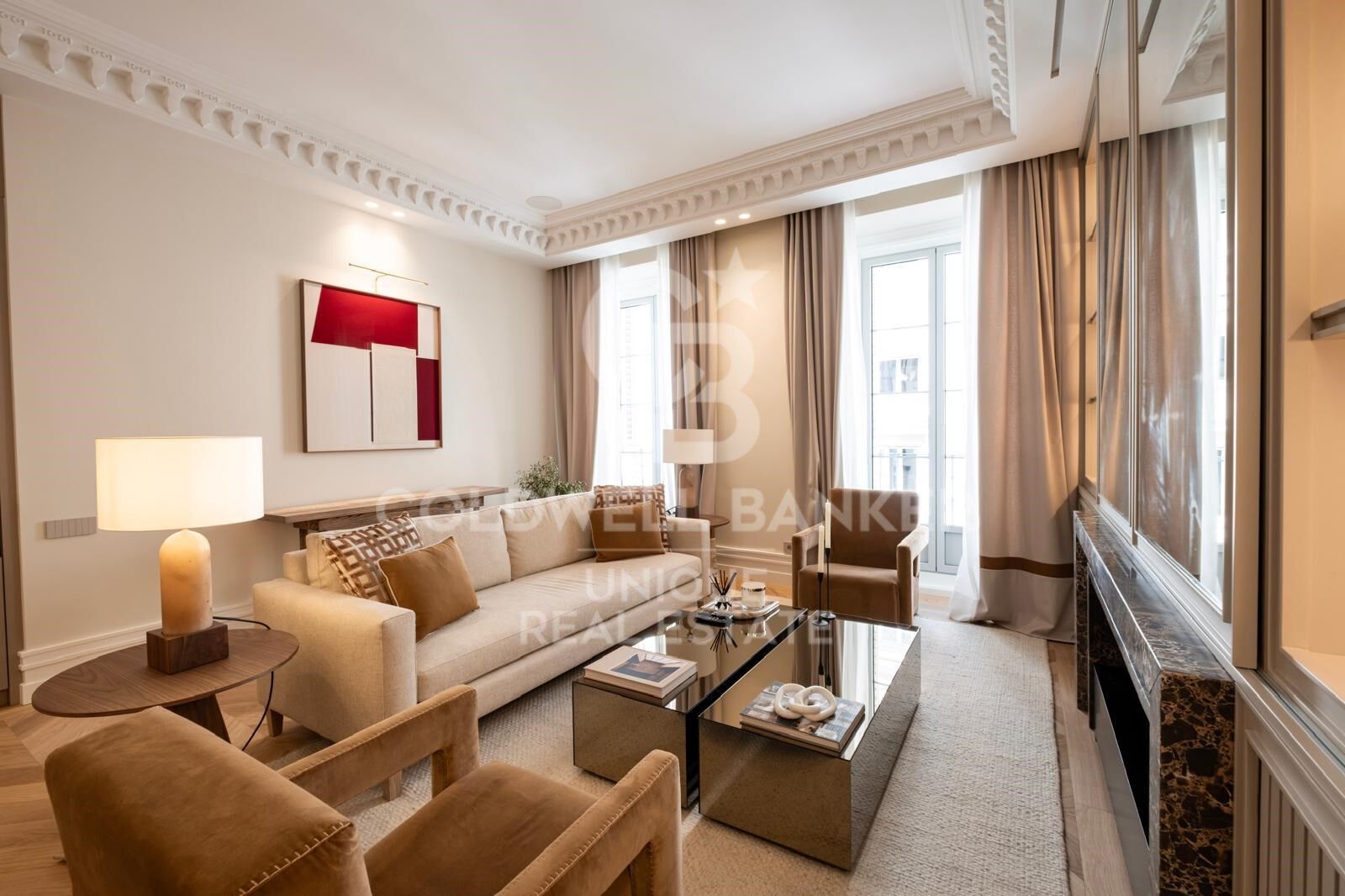 Luxury Renovated Apartment with Parking in a Classic Building in Recoletos