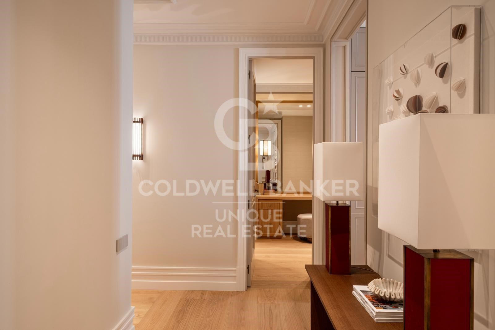 Luxury Renovated Apartment with Parking in a Classic Building in Recoletos