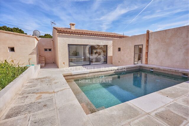 For sale is an exquisitely renovated detached house located in one of the best areas of Cala Ratjada.
