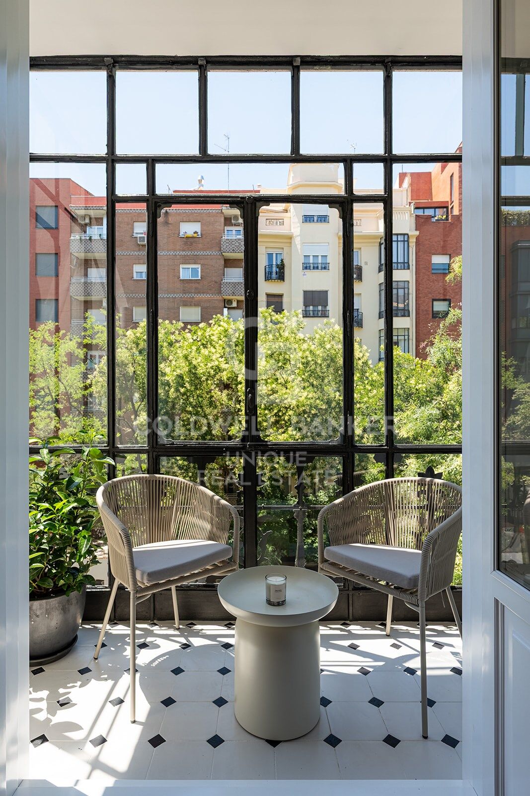Apartment with 3 bedrooms and 6 balconies in Almagro
