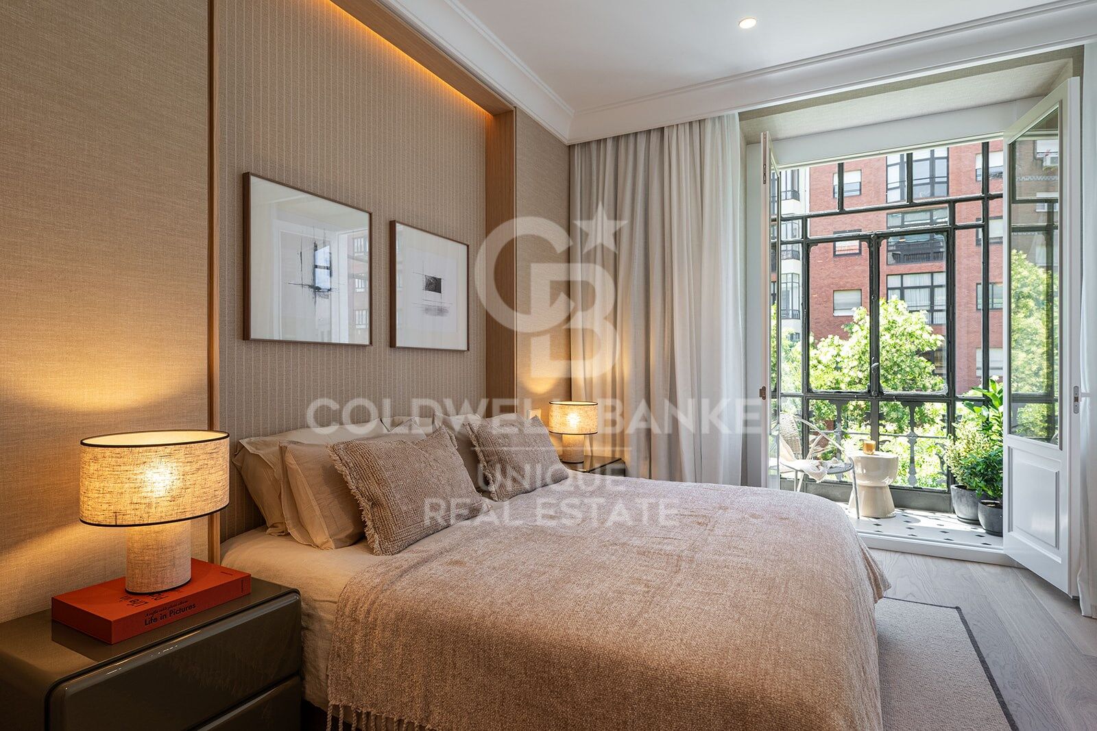 Apartment with 3 bedrooms and 6 balconies in Almagro