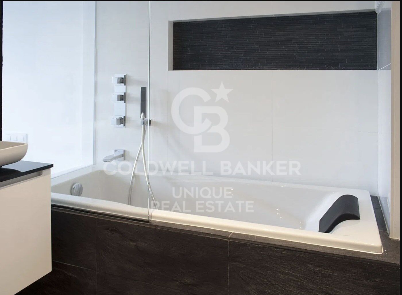 Exclusivity, Natural Light and Spacious Living in One of Madrid's Most Prestigious Locations
