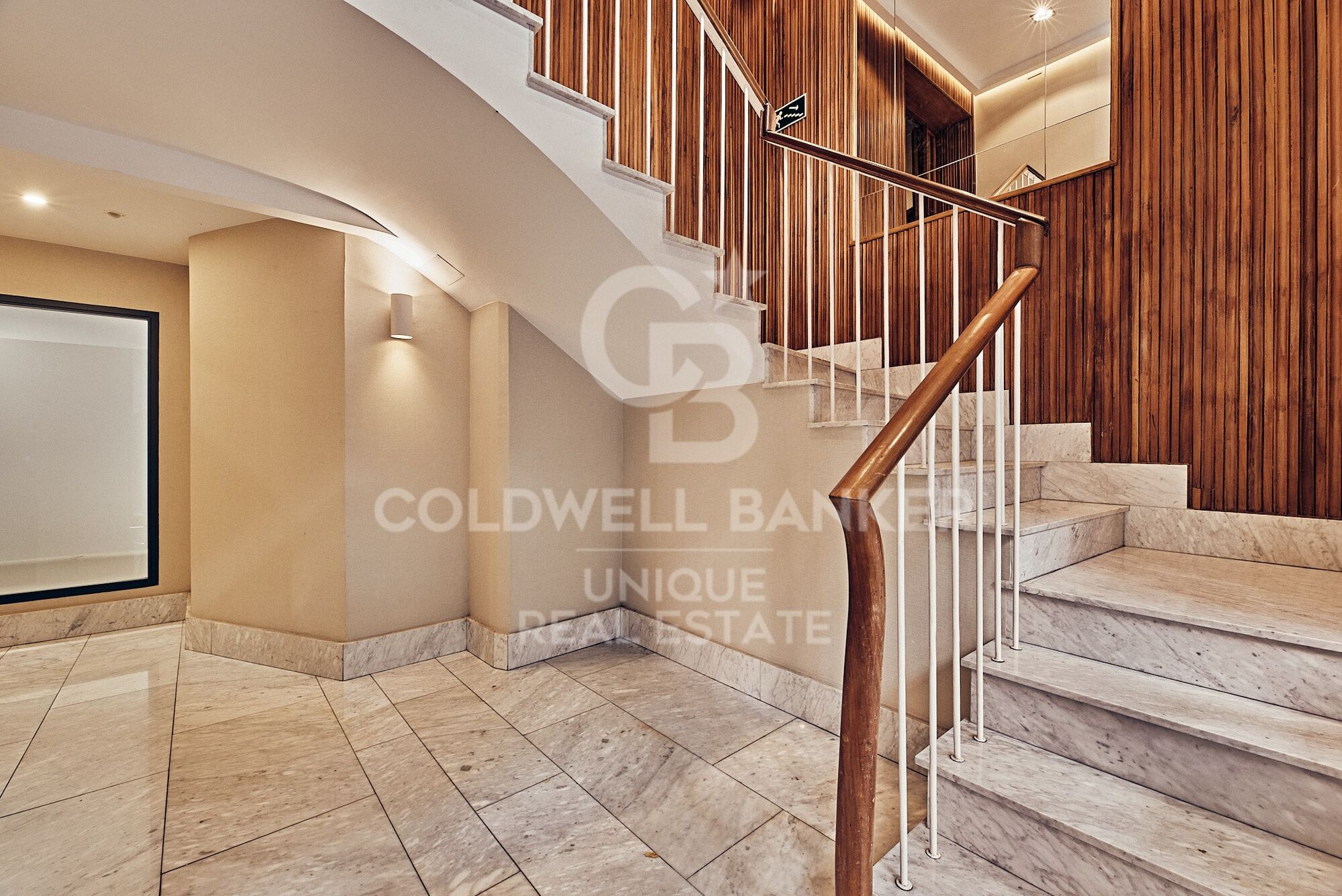 Exclusive renovated house with terrace and garage