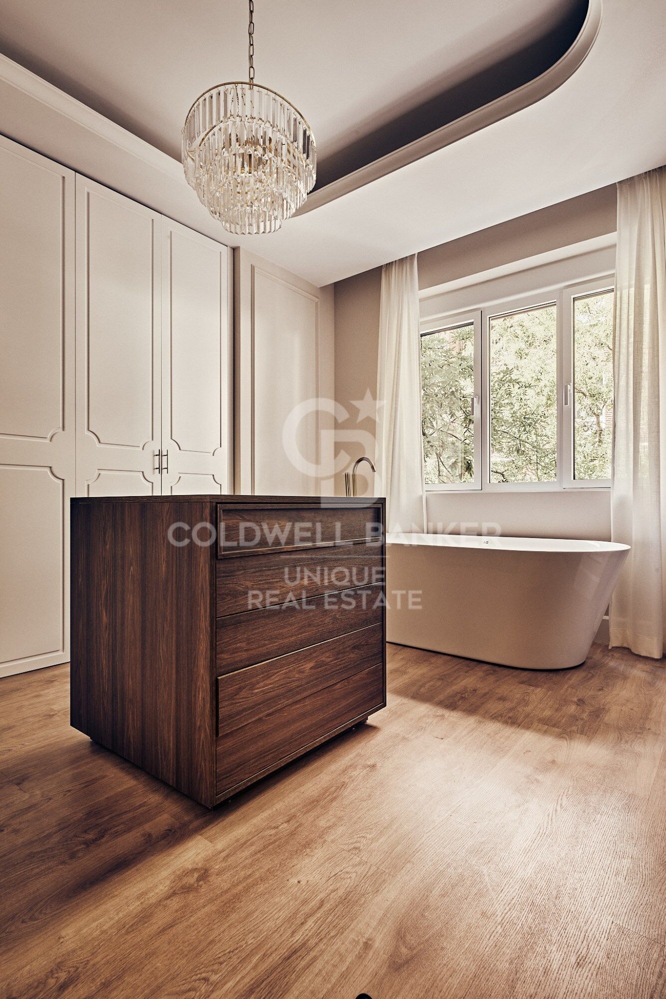 Exclusive renovated house with terrace and garage