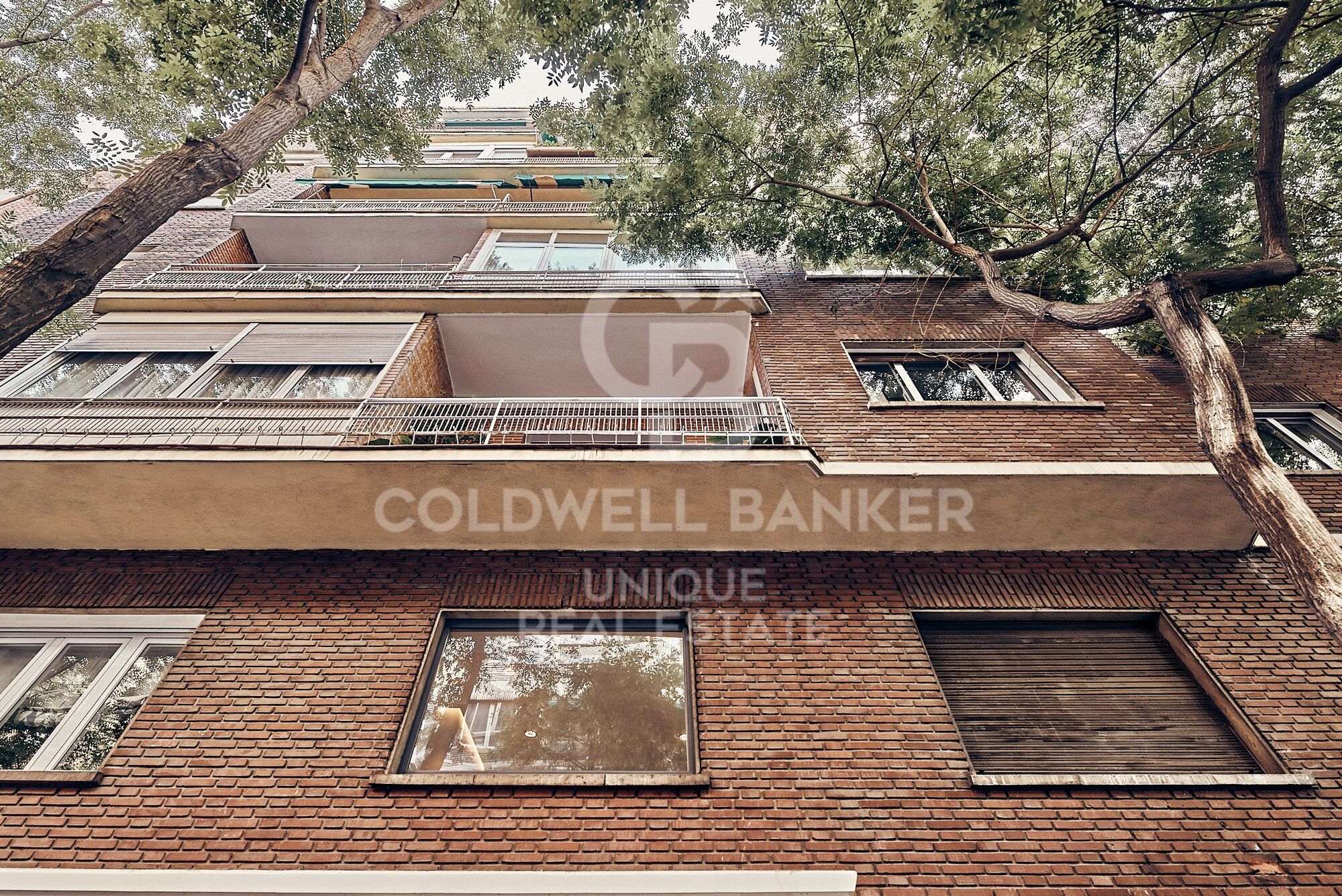 Exclusive renovated house with terrace and garage