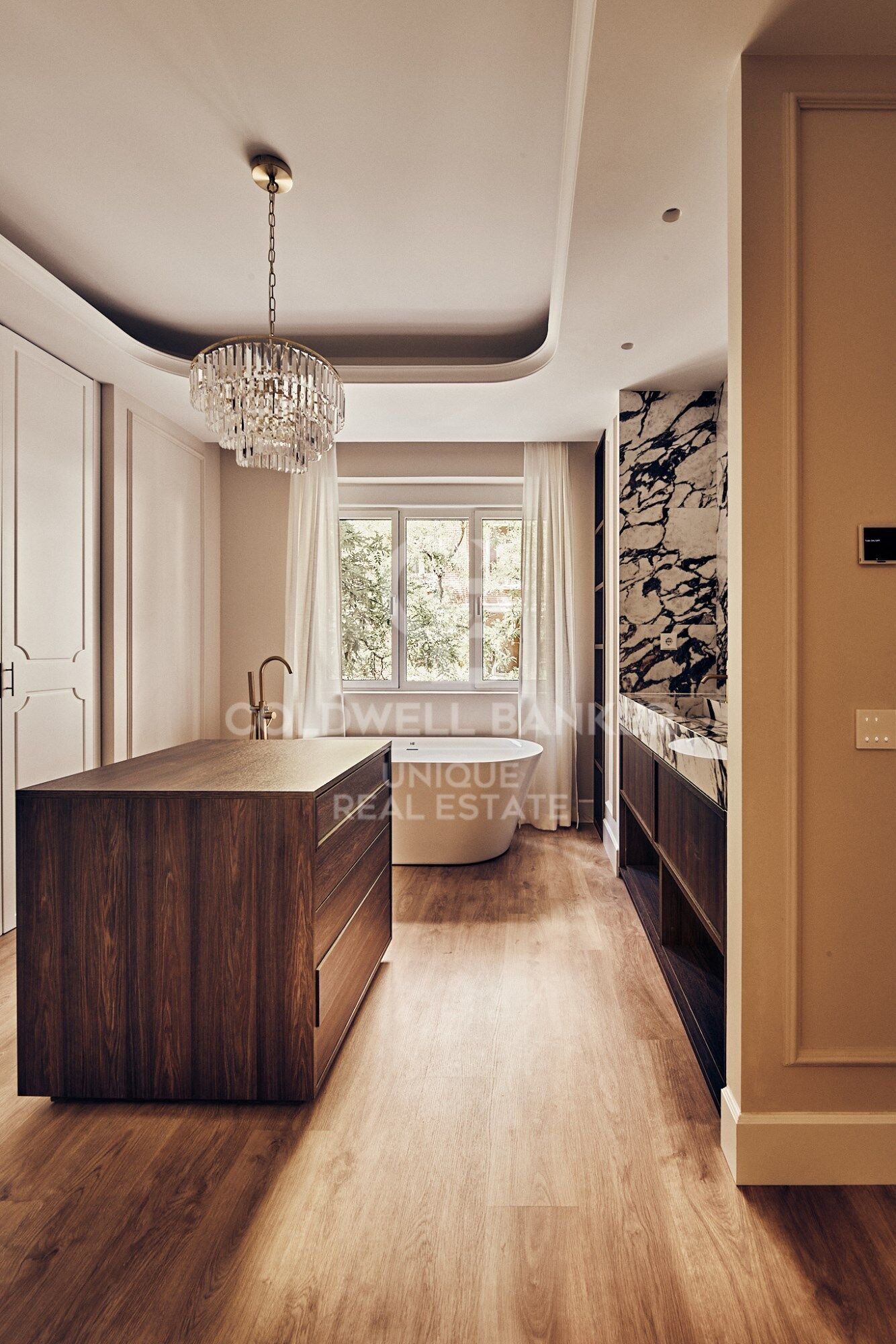 Exclusive renovated house with terrace and garage