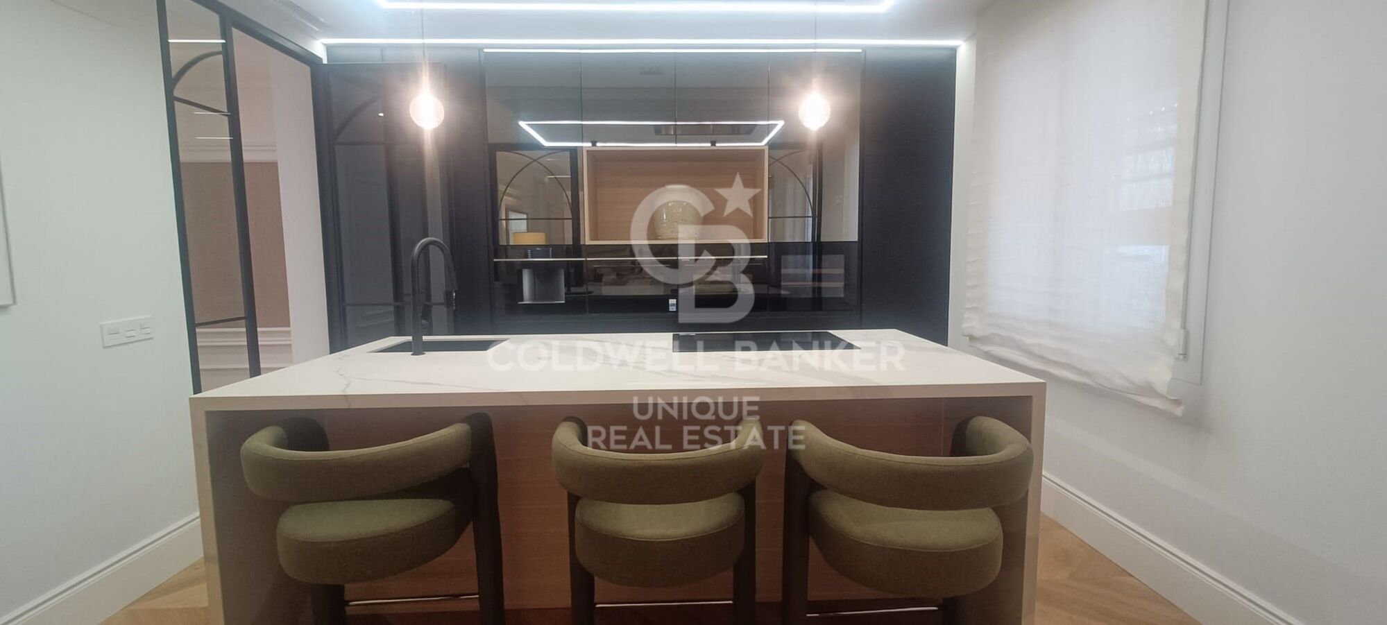 Flat 5 Bedrooms Sale Madrid