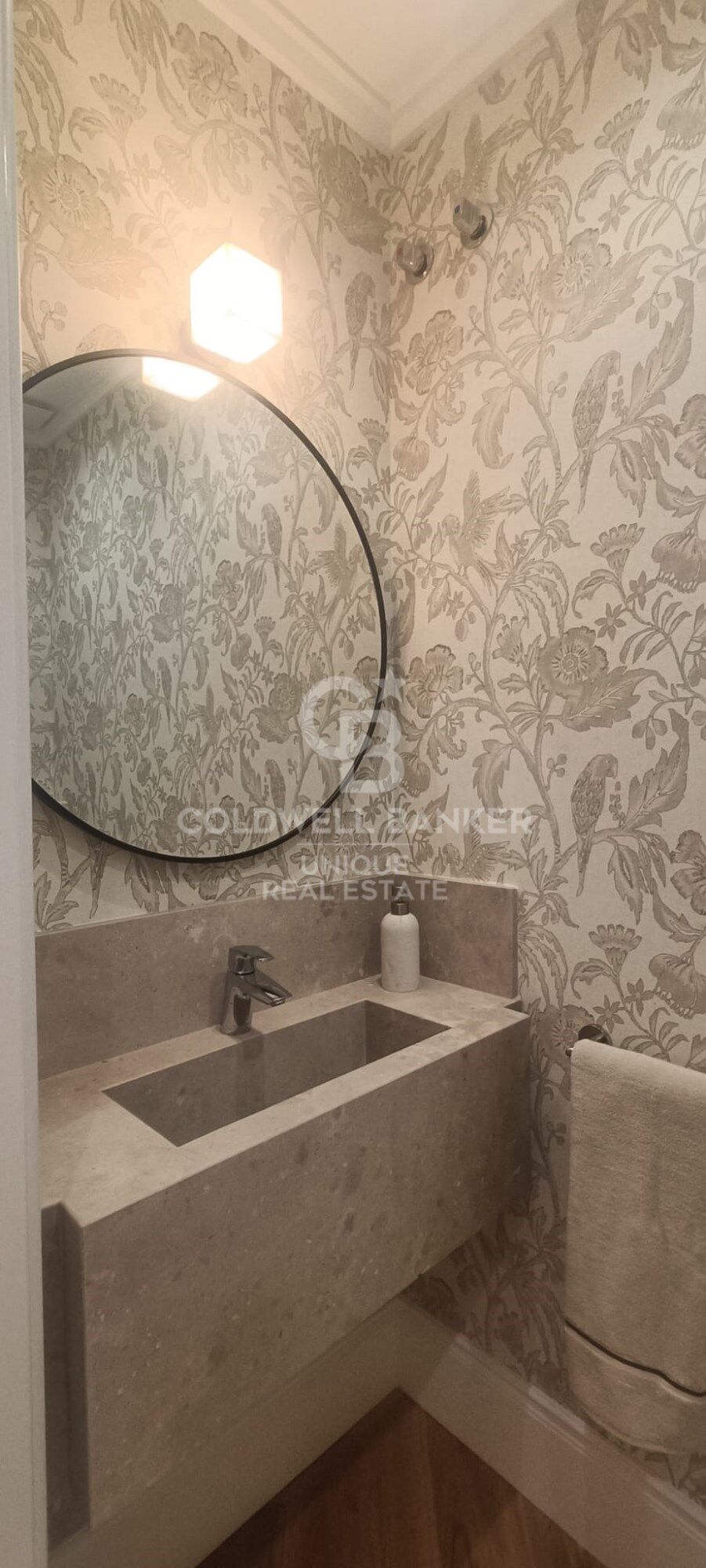 Flat 5 Bedrooms Sale Madrid