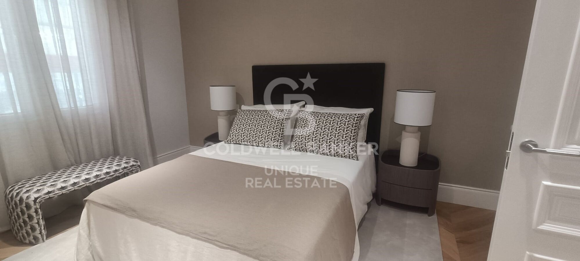 Flat 5 Bedrooms Sale Madrid