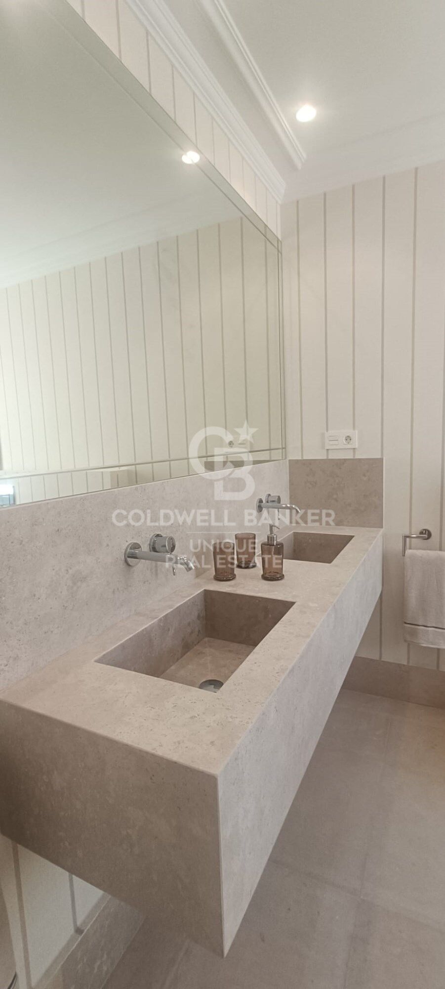 Flat 5 Bedrooms Sale Madrid