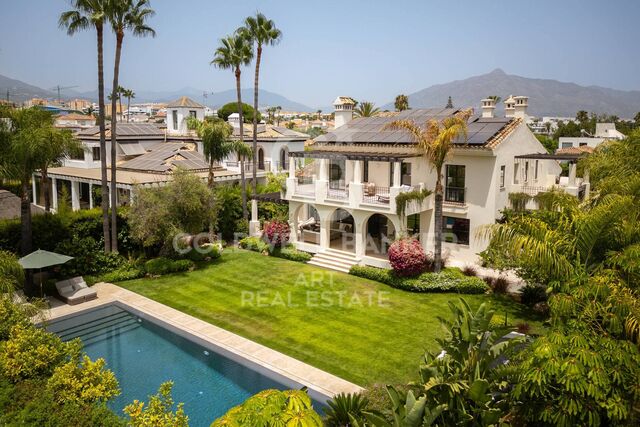Exceptional Beachside Villa in San Pedro de Alcántara