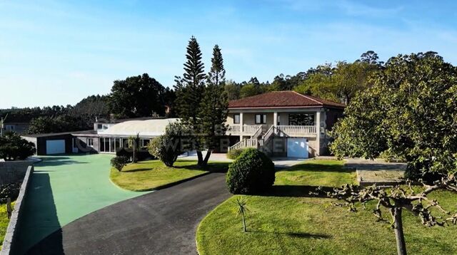 Mansión Exclusiva en Sanxenxo con Viñedo Privado y Vistas a las Islas Ons