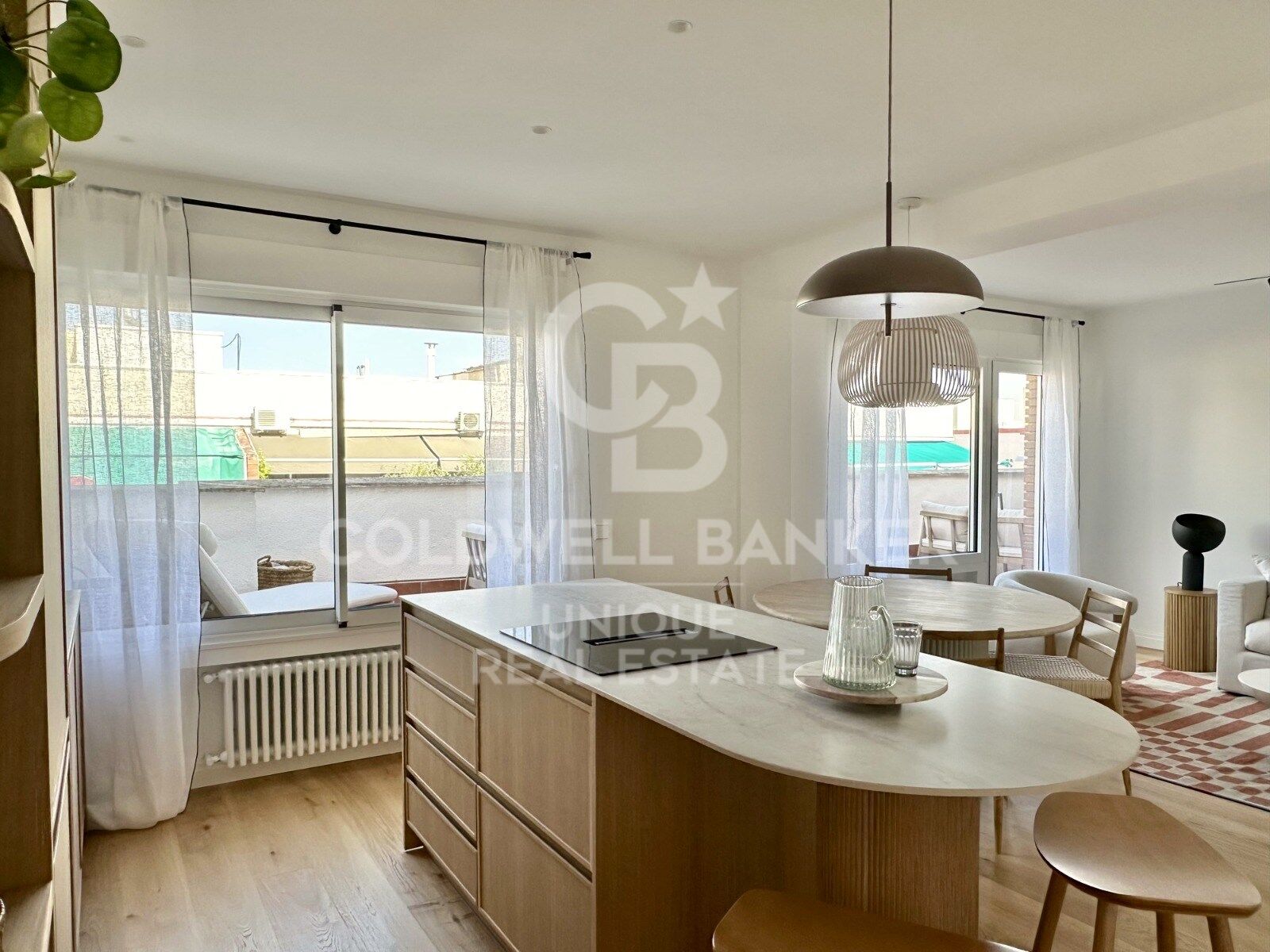 Penthouse with terrace and 3 bedrooms in the Salamanca district