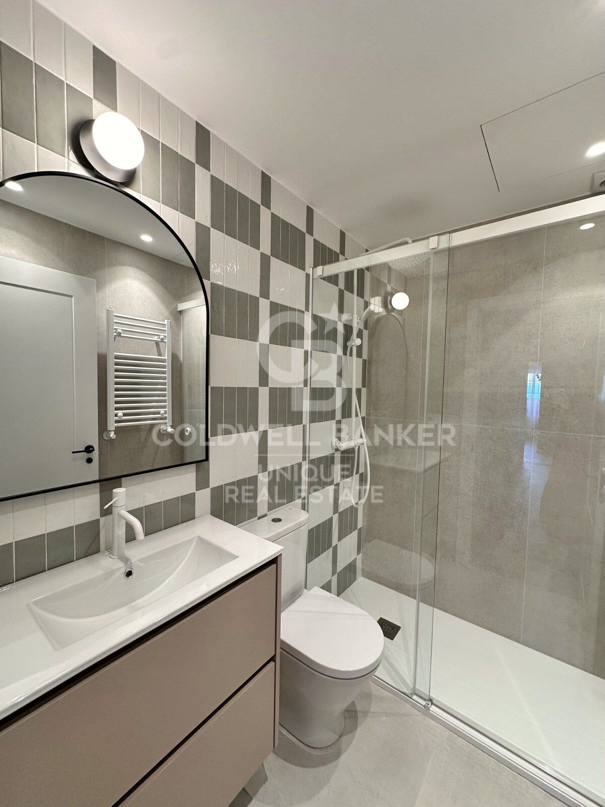 Penthouse with terrace and 3 bedrooms in the Salamanca district