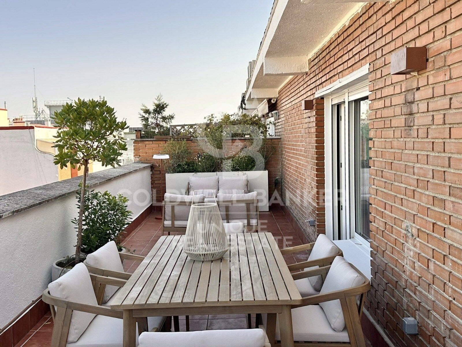 Penthouse with terrace and 3 bedrooms in the Salamanca district