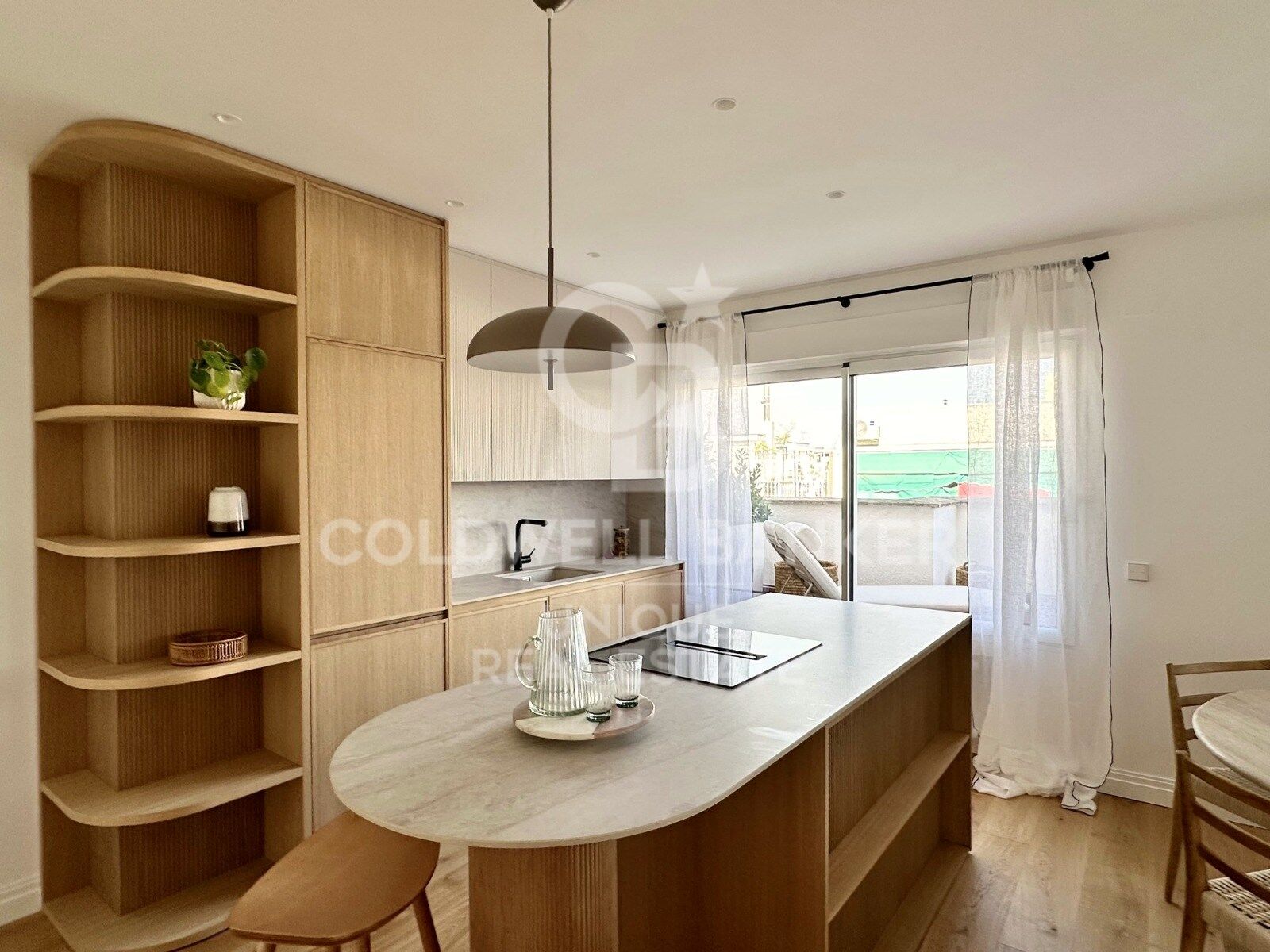 Penthouse with terrace and 3 bedrooms in the Salamanca district