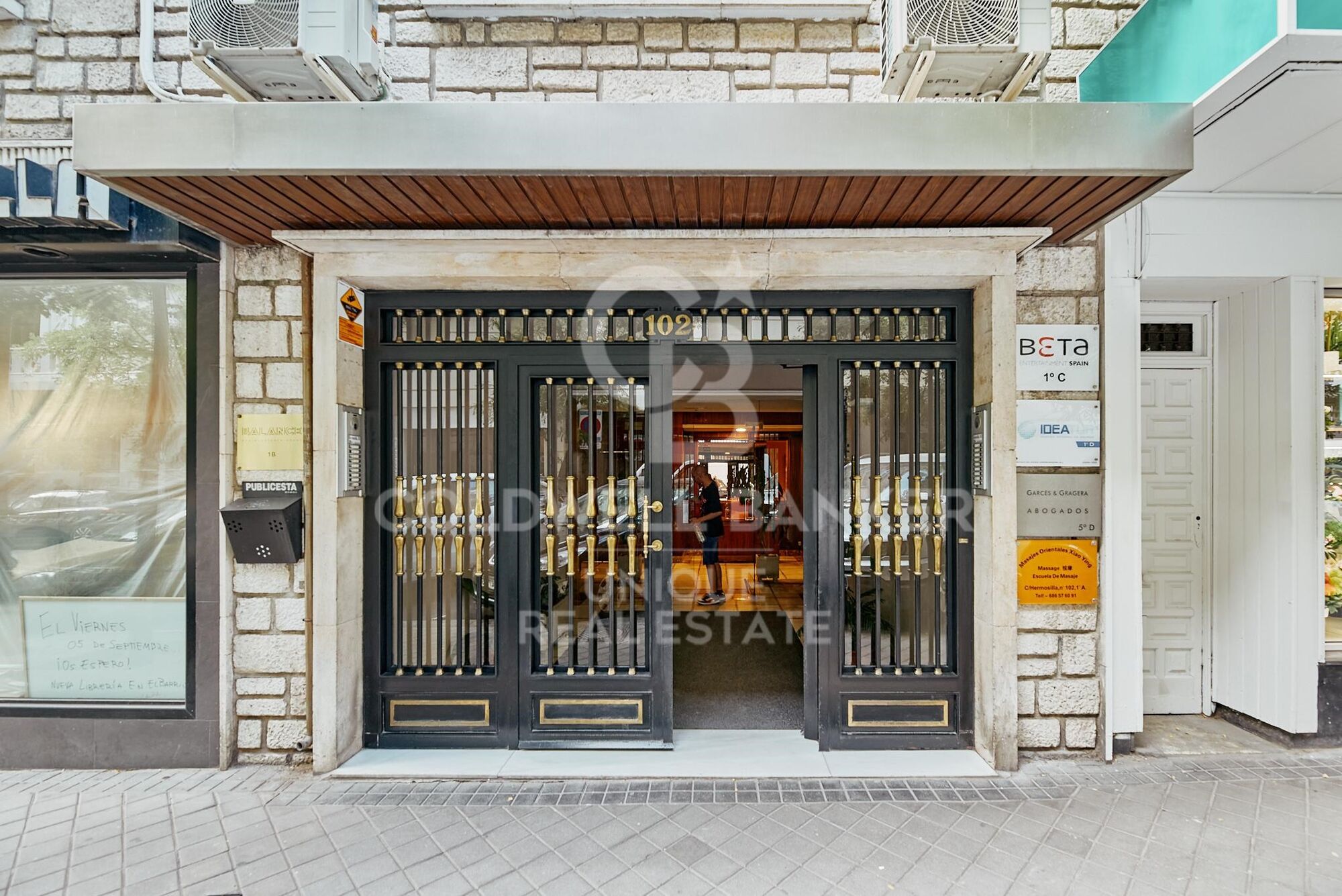 4-bedroom flat with garage in Goya
