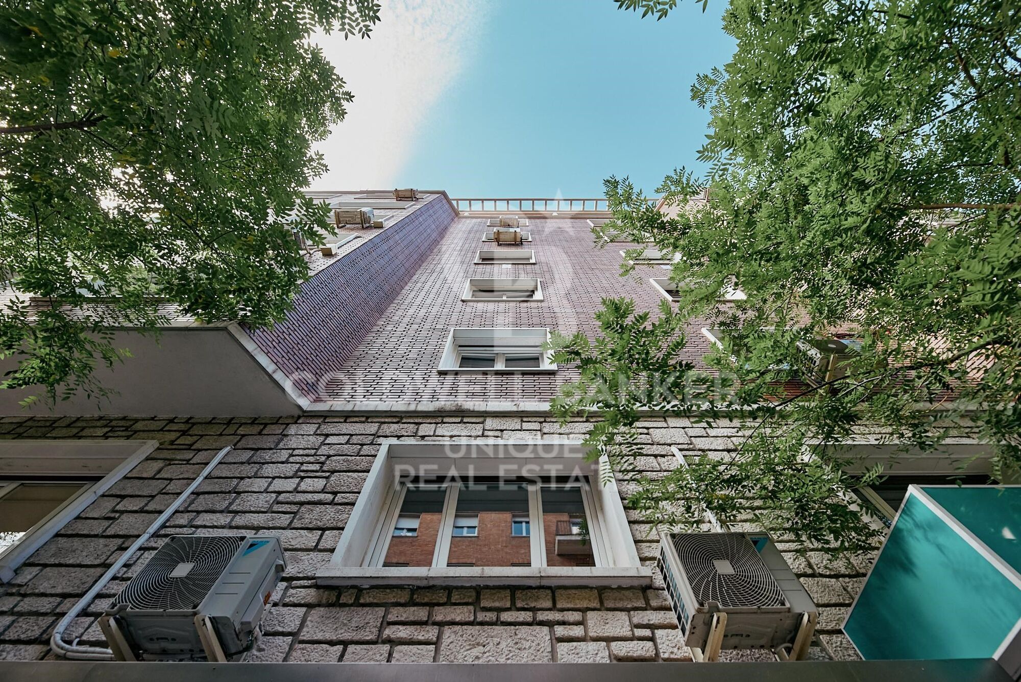 4-bedroom flat with garage in Goya