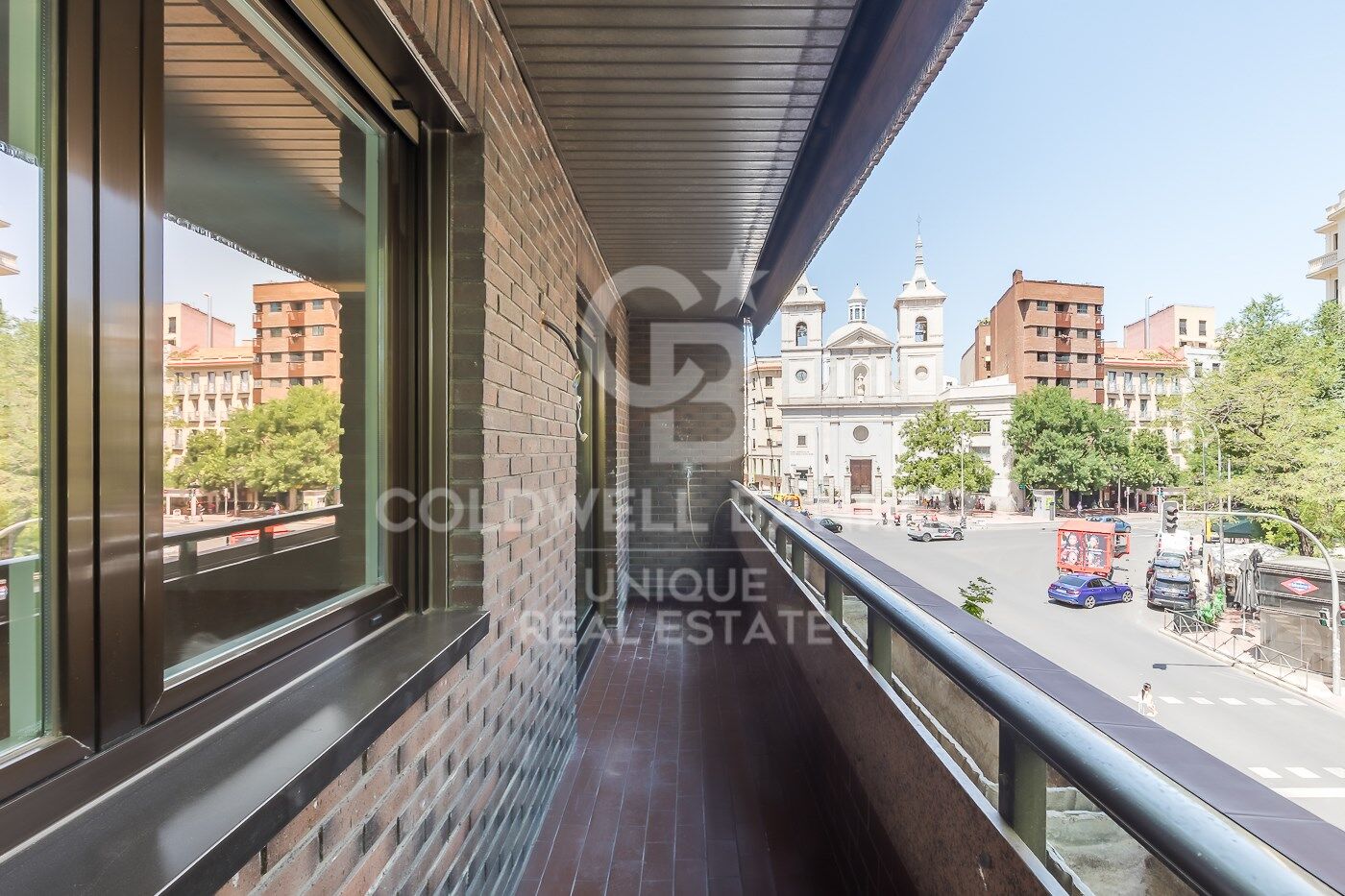 3-bedroom flat with garage space in Almagro