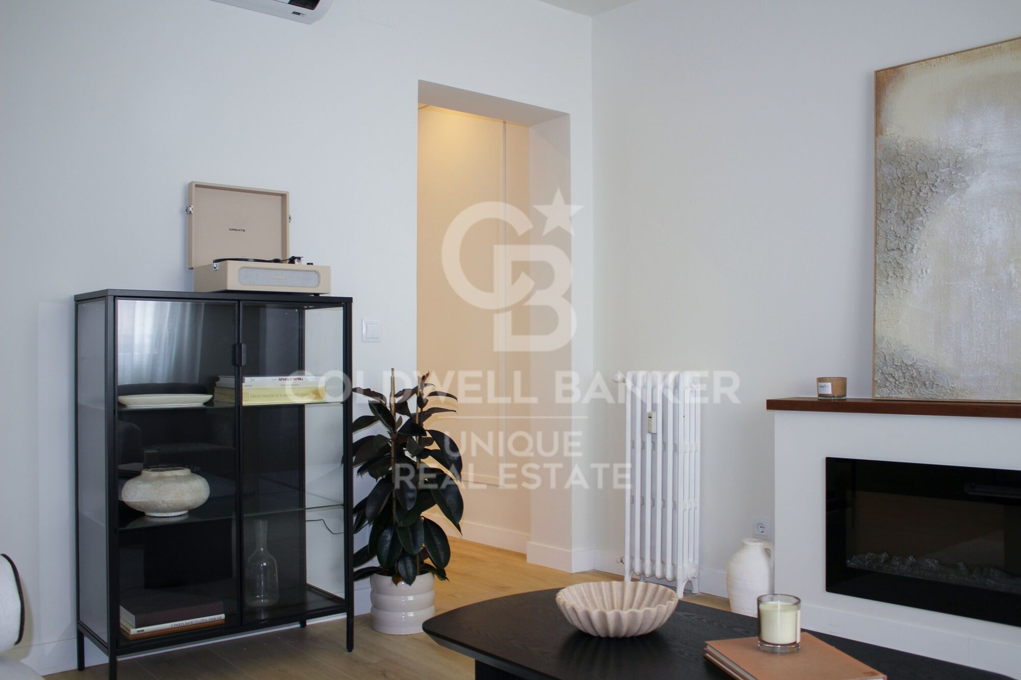 Bright 2-Bedroom Apartment in Ibiza, Retiro