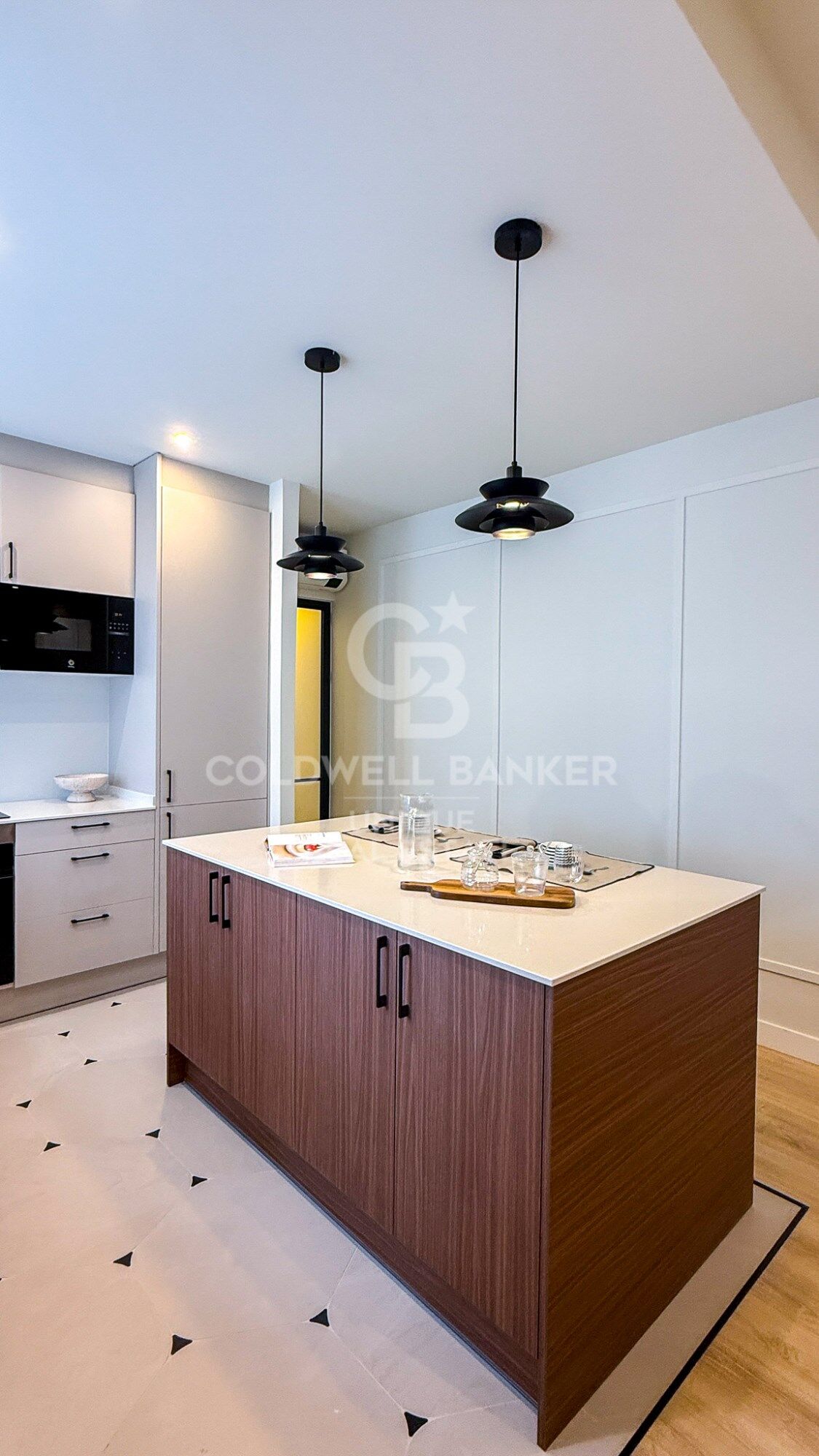 Bright 2-Bedroom Apartment in Ibiza, Retiro