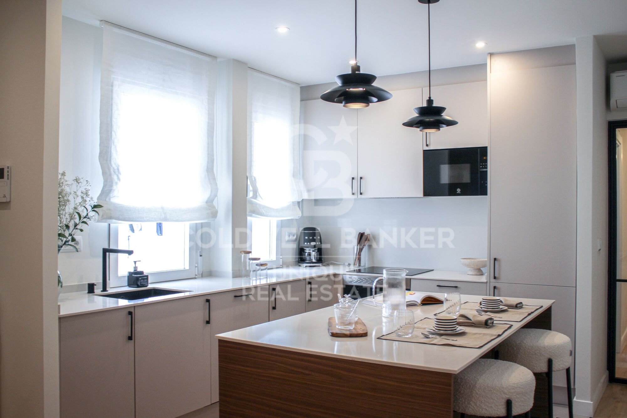 Bright 2-Bedroom Apartment in Ibiza, Retiro
