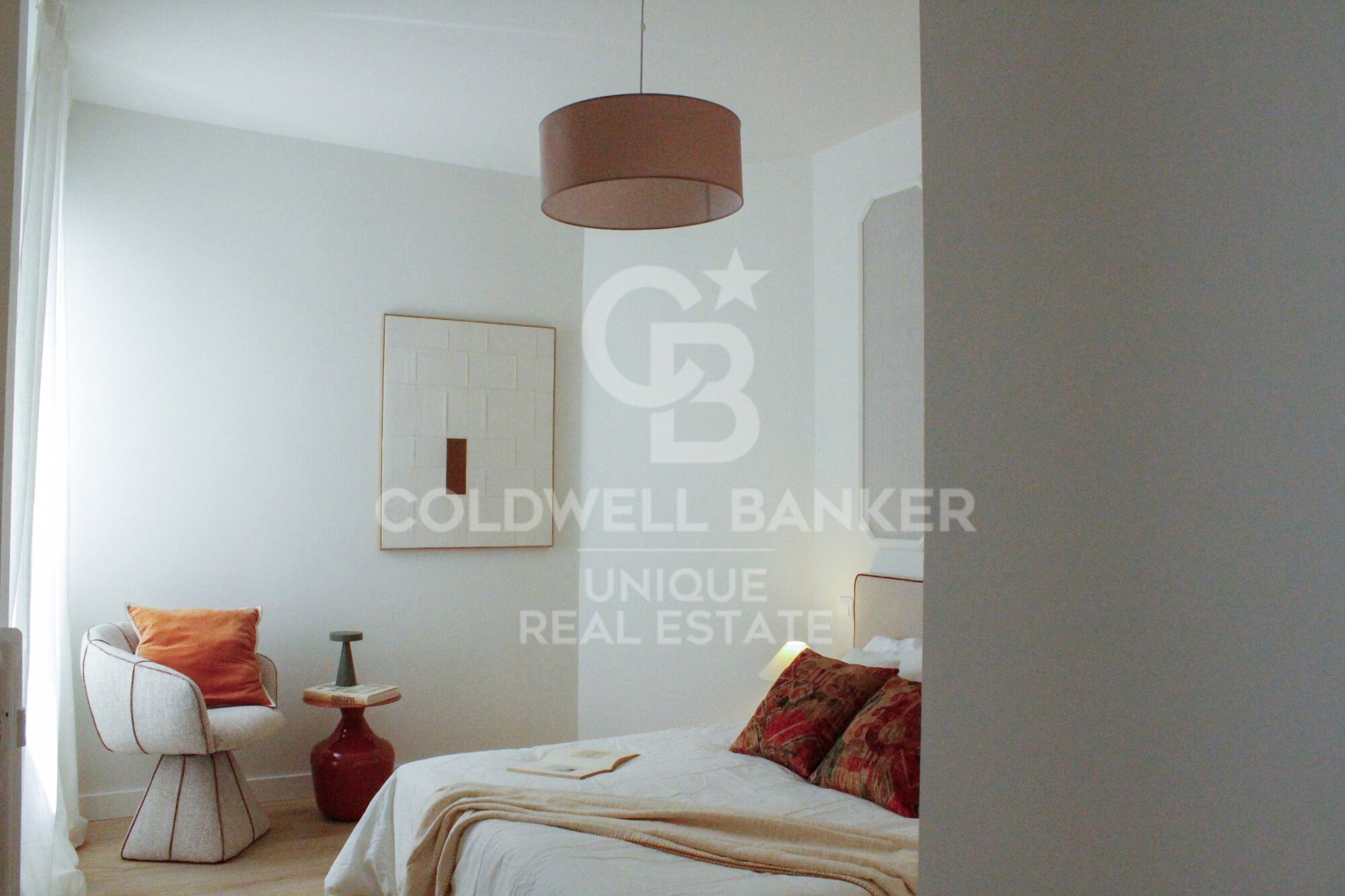 Bright 2-Bedroom Apartment in Ibiza, Retiro