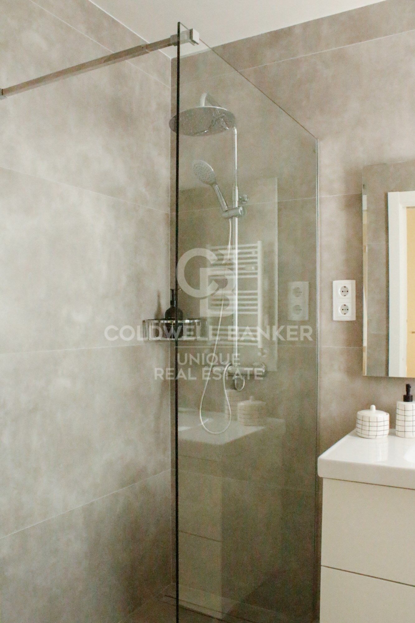 Bright 2-Bedroom Apartment in Ibiza, Retiro