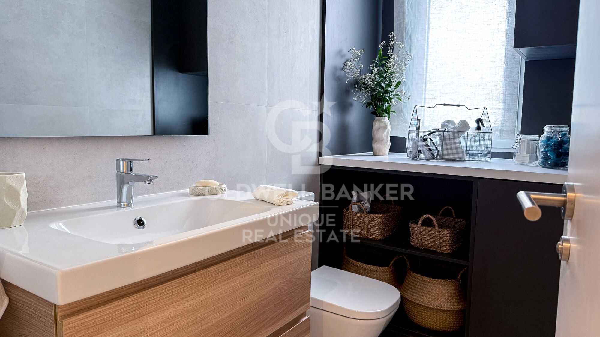 Bright 2-Bedroom Apartment in Ibiza, Retiro