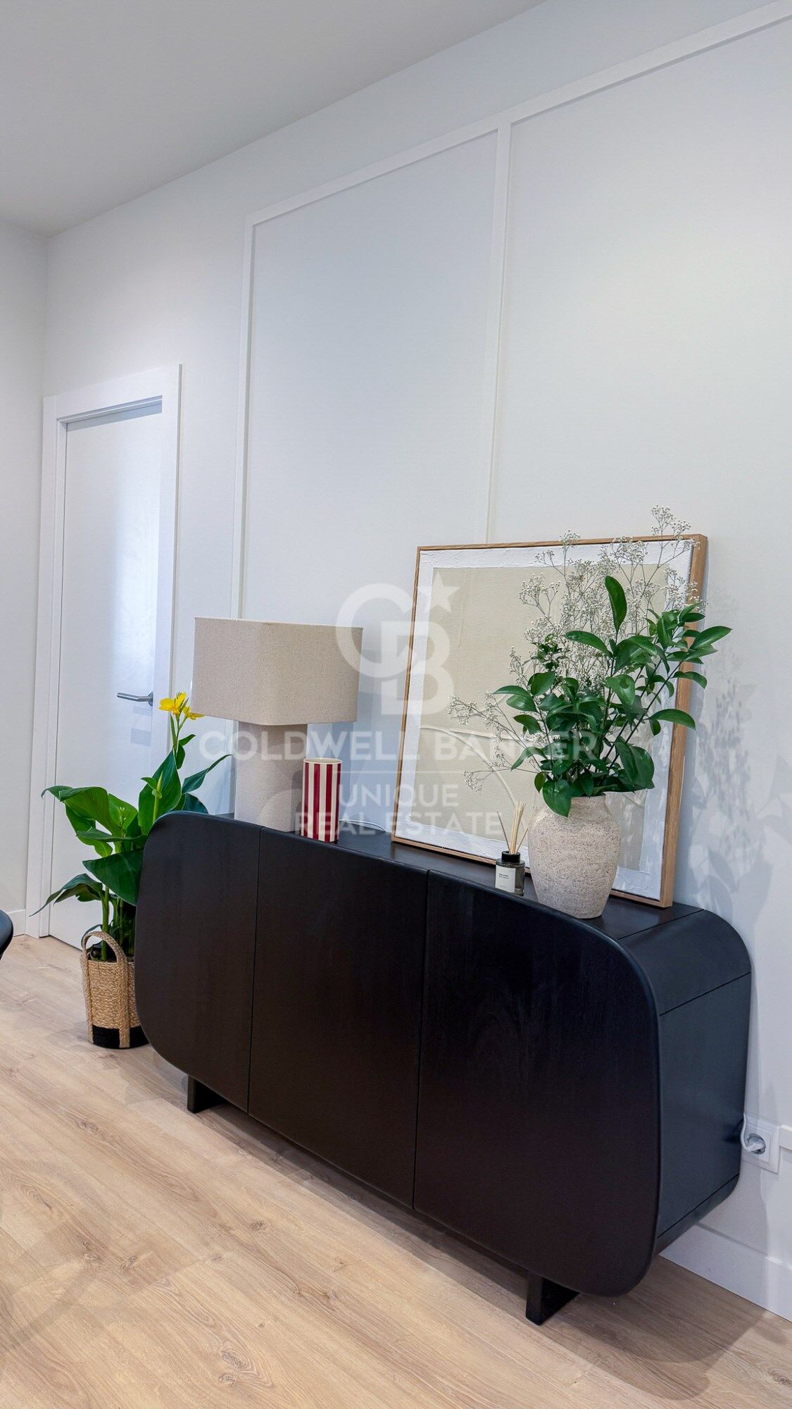 Bright 2-Bedroom Apartment in Ibiza, Retiro