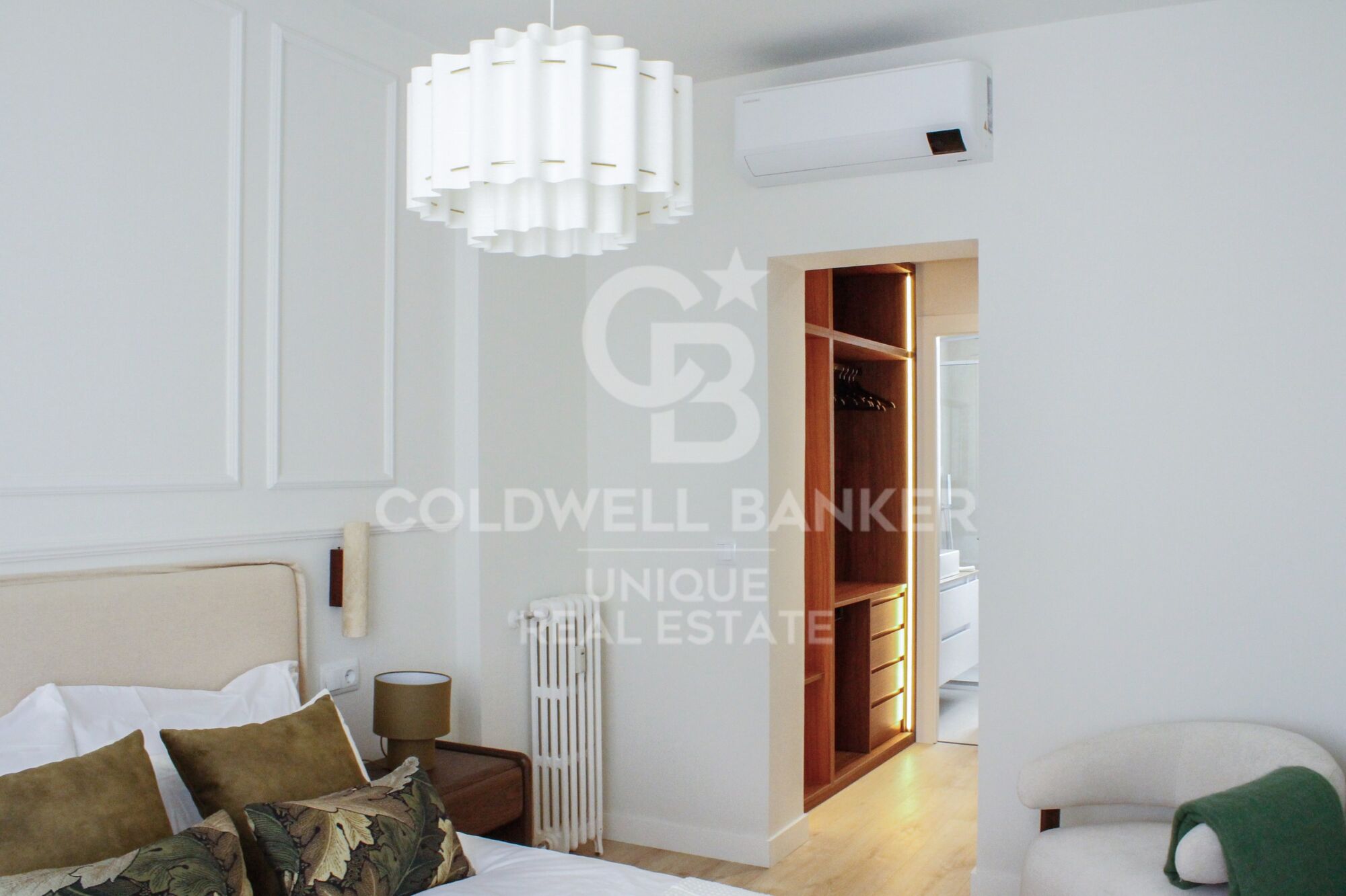 Bright 2-Bedroom Apartment in Ibiza, Retiro