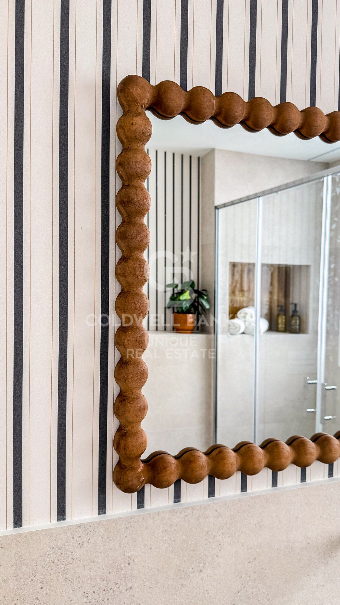 Bright 2-Bedroom Apartment in Ibiza, Retiro