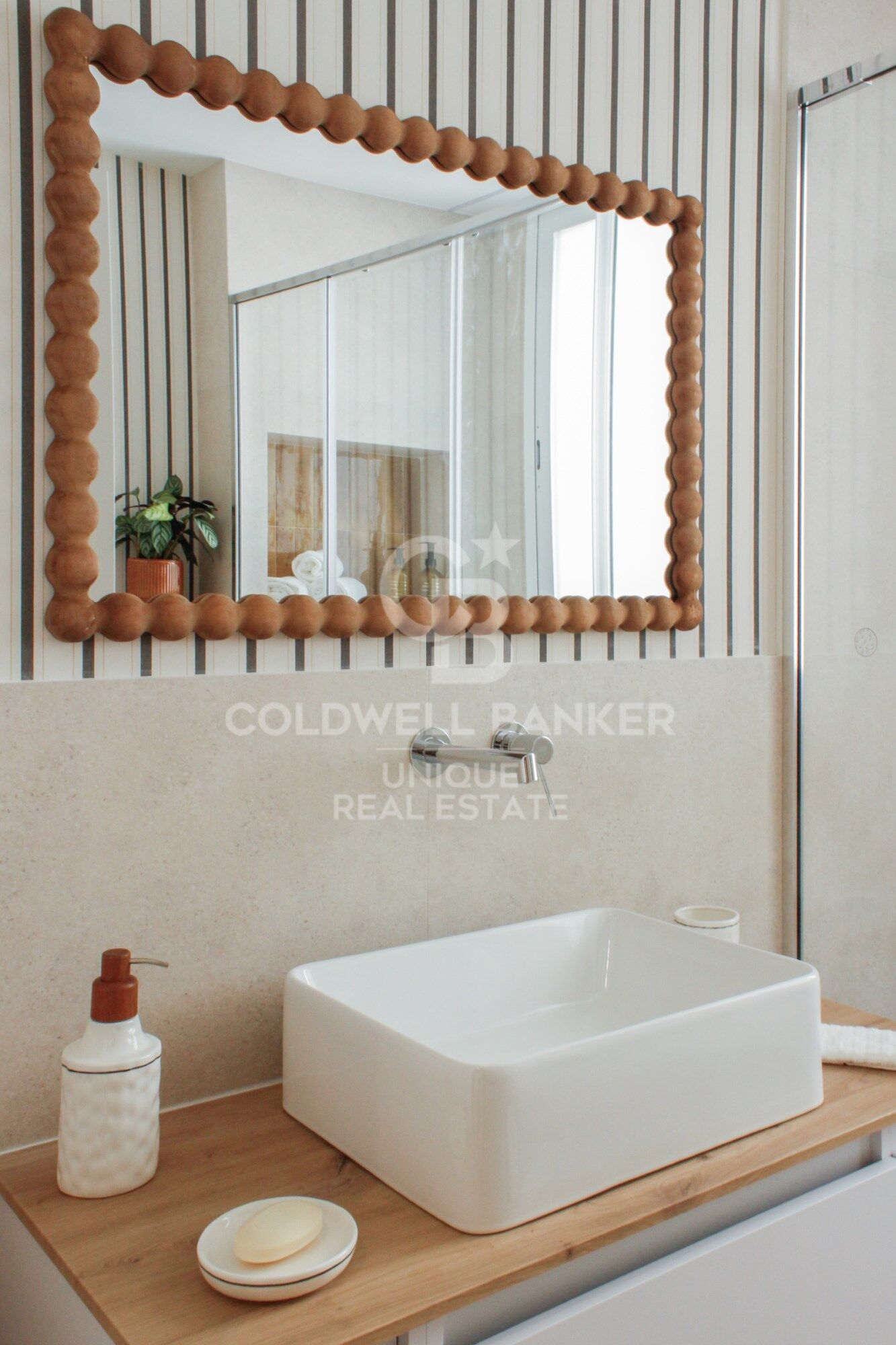Bright 2-Bedroom Apartment in Ibiza, Retiro