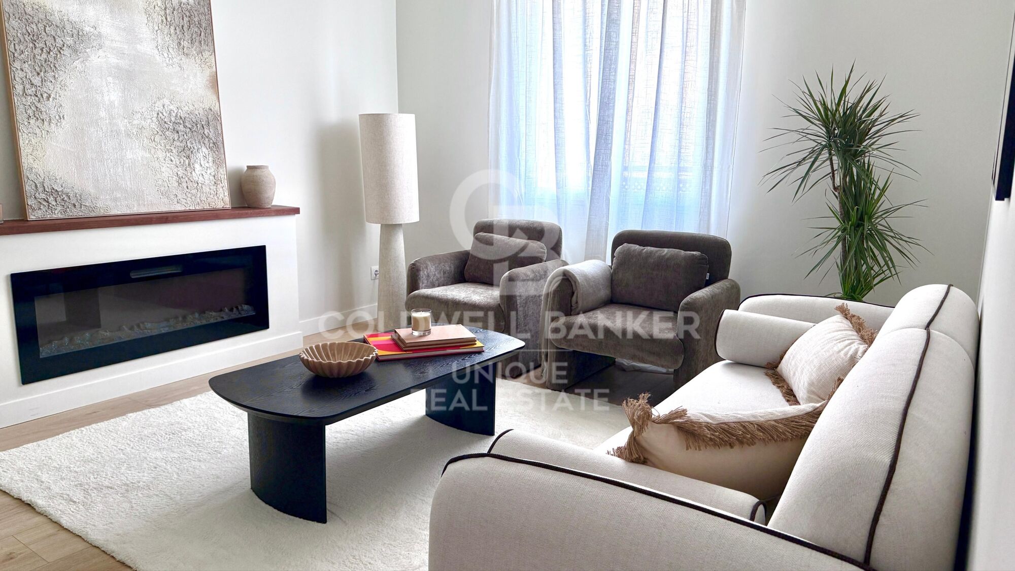 Bright 2-Bedroom Apartment in Ibiza, Retiro