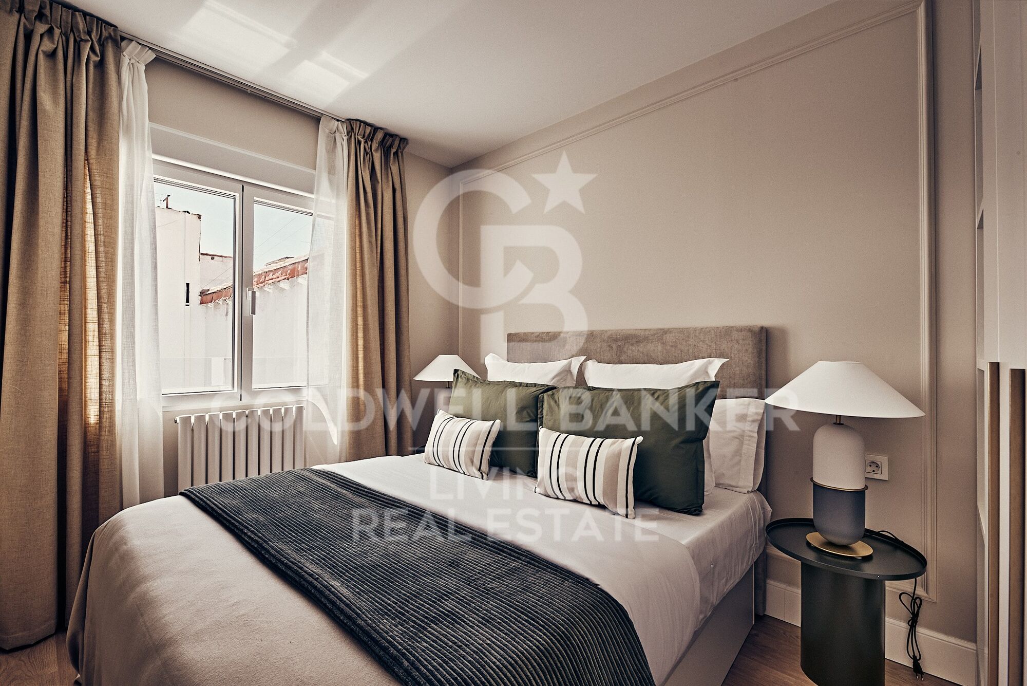 Flat 4 Bedrooms Sale Madrid