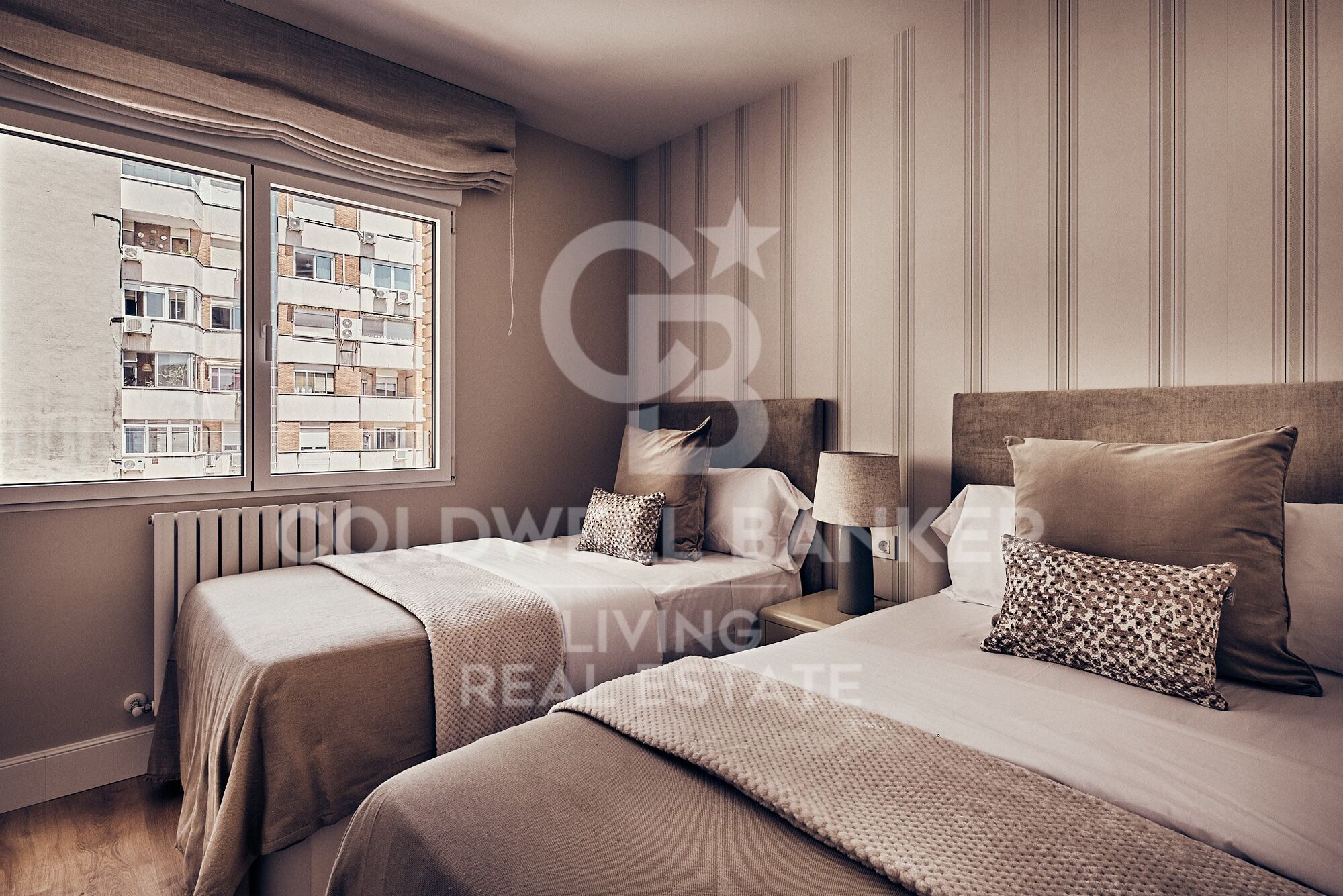 Flat 4 Bedrooms Sale Madrid