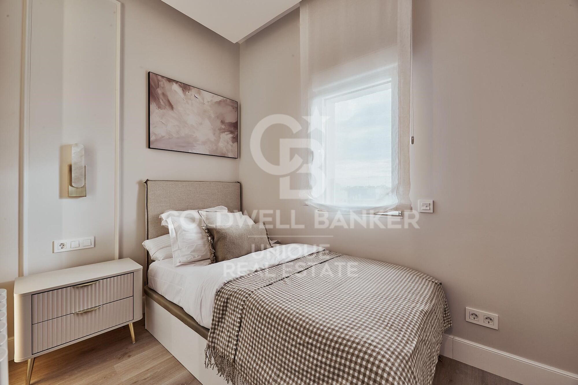 2 bedroom interior flat in Lista