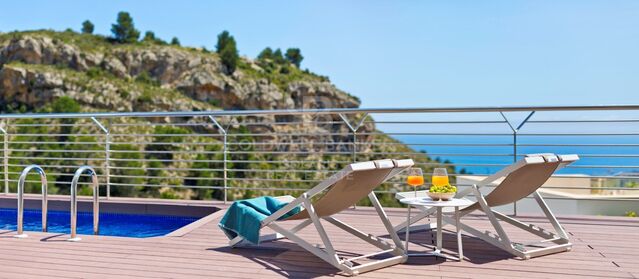 Maravillosa villa en construcción de 5 dormitorios con vistas al mar en Altea.