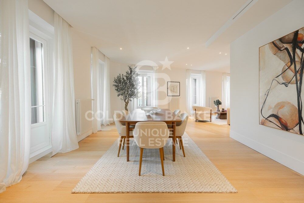 Renovated Three-Bedroom Apartment in Trafalgar, Chamberí