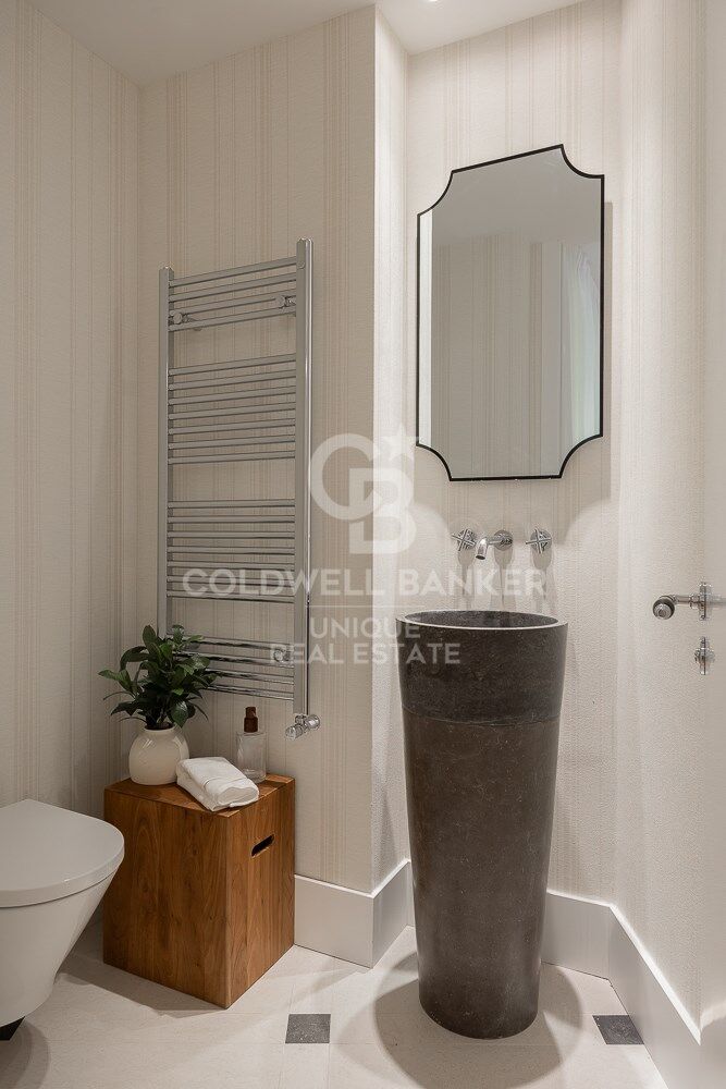 Renovated Three-Bedroom Apartment in Trafalgar, Chamberí