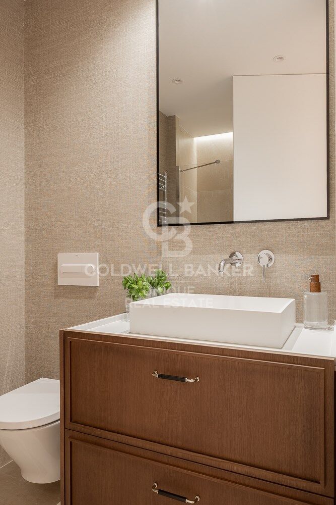 Renovated Three-Bedroom Apartment in Trafalgar, Chamberí