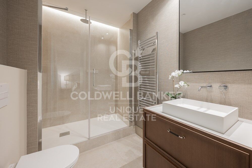 Renovated Three-Bedroom Apartment in Trafalgar, Chamberí