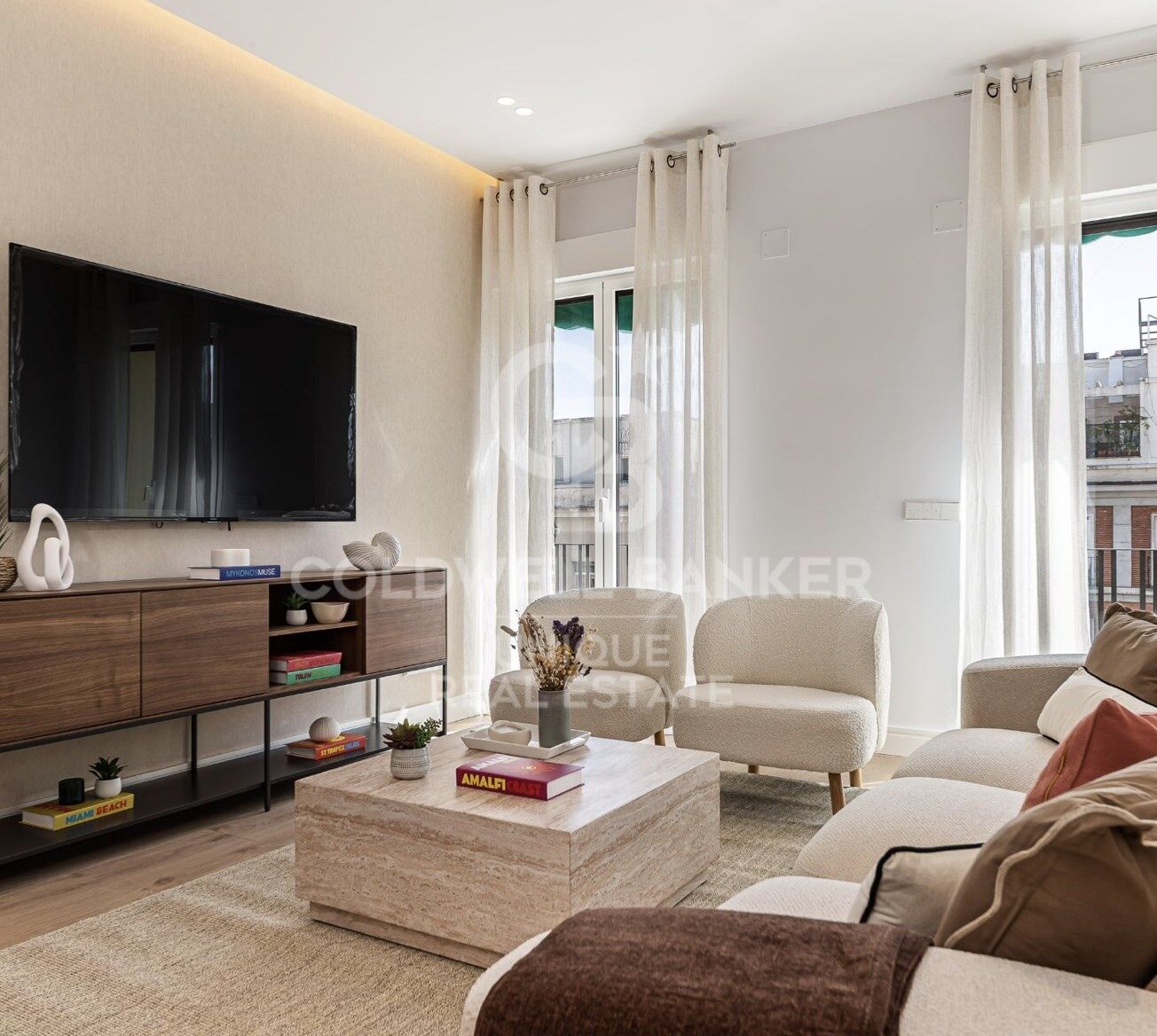 Renovated 4-bedroom flat in Chamberí