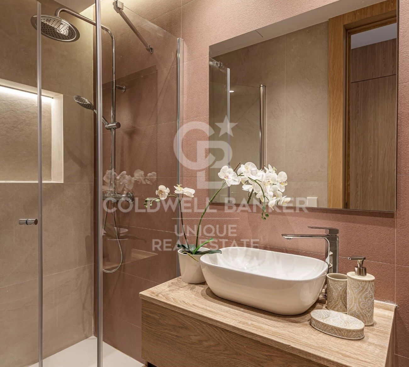 Renovated 4-bedroom flat in Chamberí