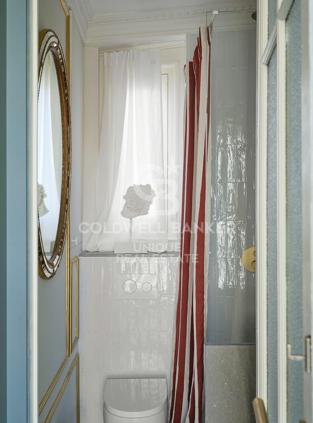 Refurbished 2 bedroom penthouse with terrace in Justicia