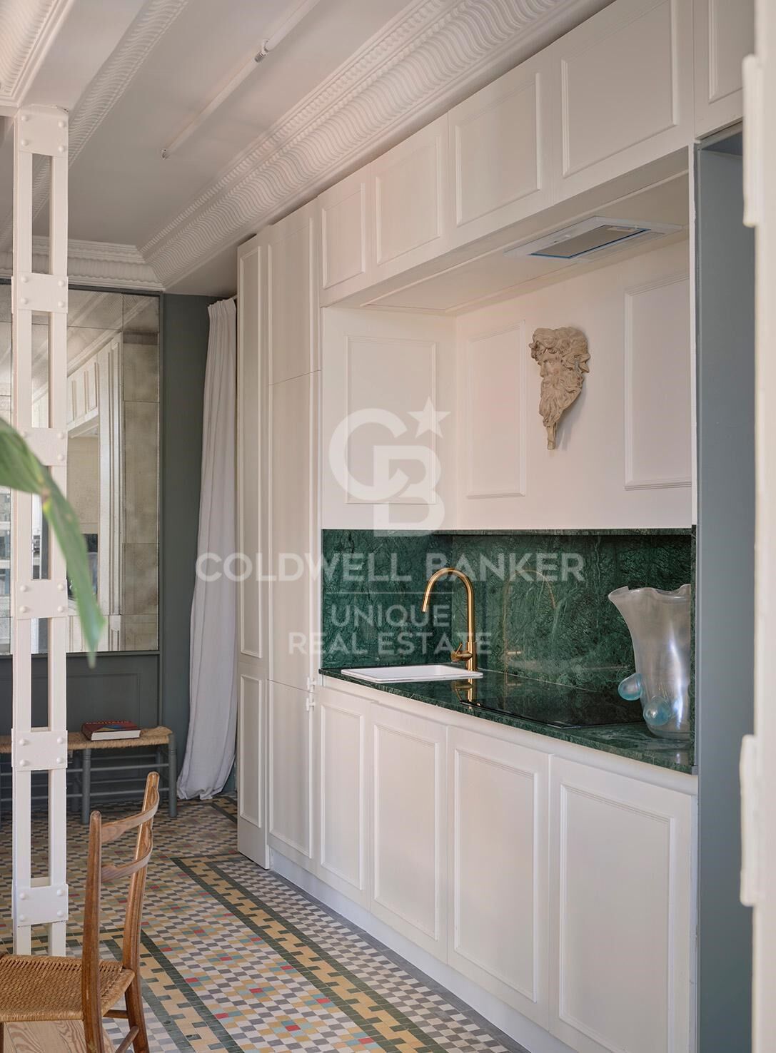 Refurbished 2 bedroom penthouse with terrace in Justicia