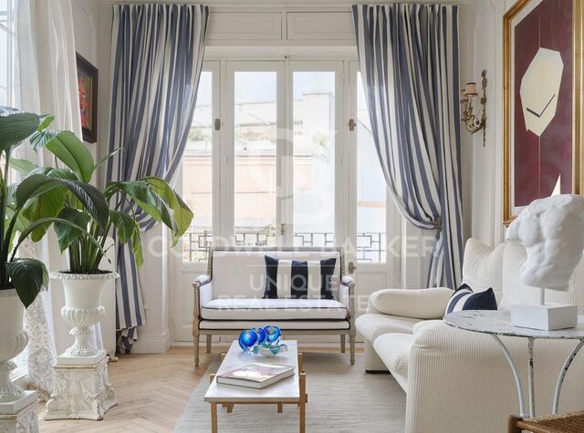 Refurbished 2 bedroom penthouse with terrace in Justicia