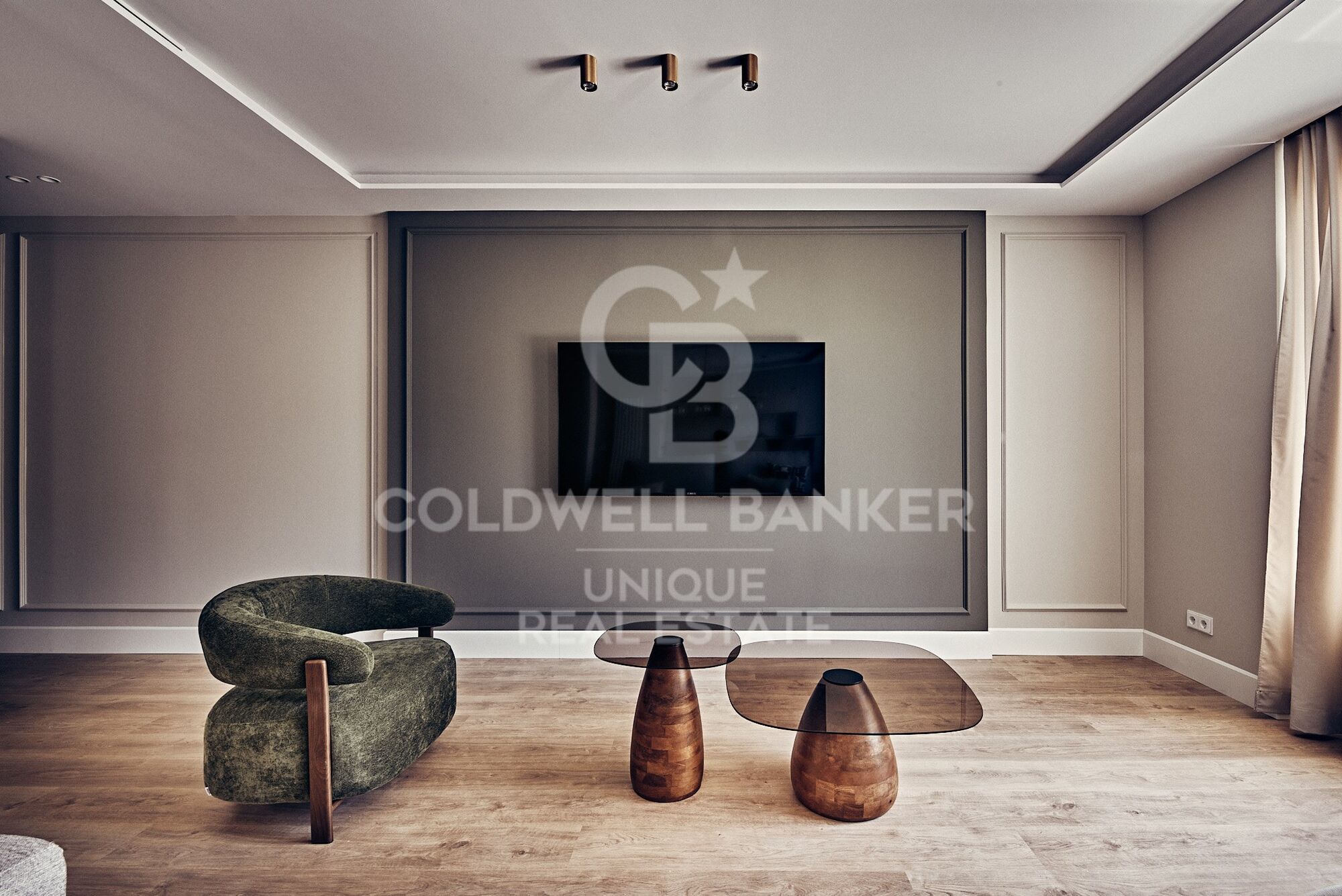 4-bedroom flat with balconies in Goya