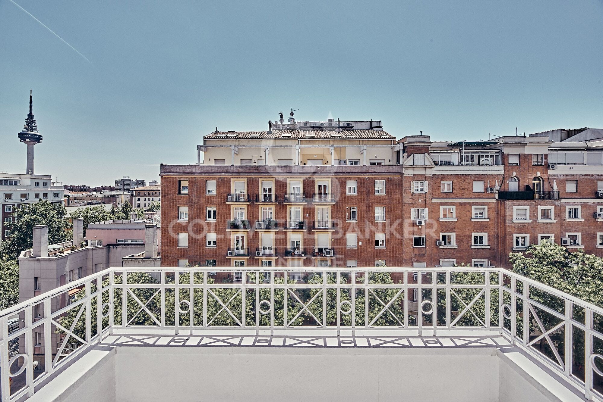 4-bedroom flat with balconies in Goya